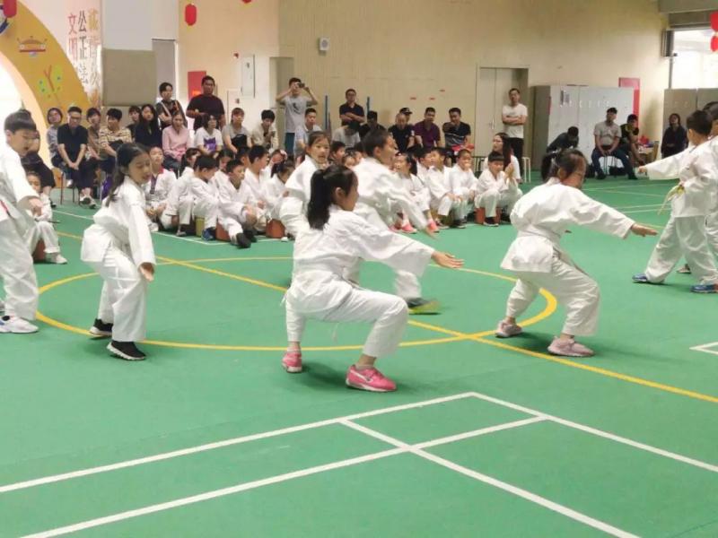 上海市社區<a href=http://www.bentong.net target=_blank class=infotextkey>健身</a>俱樂部