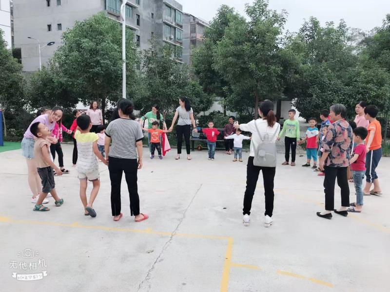 公益體彩在你身邊:邵陽雨溪社區(qū)——搭起老百姓身邊的<a href=http://www.bentong.net target=_blank class=infotextkey>健身</a>廣場 公益體彩在你身邊:邵陽雨溪社區(qū)——搭起老百姓身邊的<a href=http://www.bentong.net target=_blank class=infotextkey>健身</a>廣場