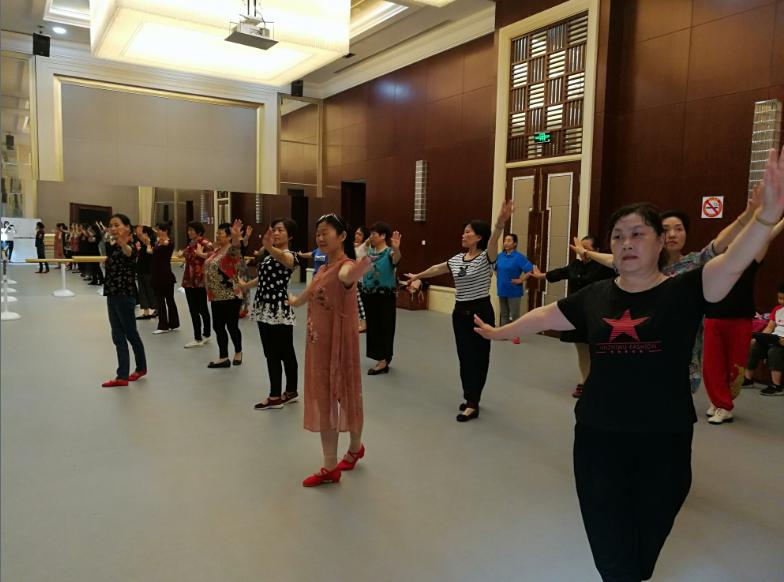 上海市社區(qū)<a href=http://www.bentong.net target=_blank class=infotextkey>健身</a>俱樂(lè)部
