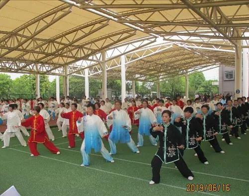 上海市社區(qū)<a href=http://www.bentong.net target=_blank class=infotextkey>健身</a>俱樂部