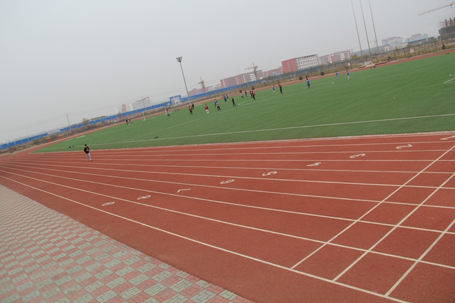 北京交通大學黃驊分校4*4<a href=http://www.bentong.net target=_blank class=infotextkey>塑膠跑道</a>工程實例