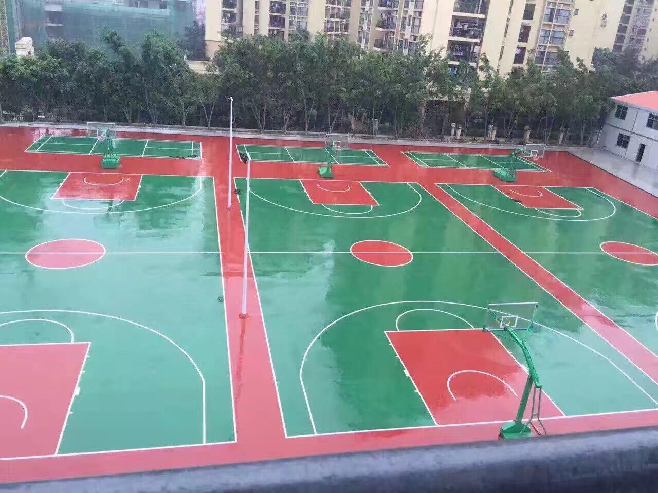 深圳龍崗南芳學校 <a href=http://www.bentong.net target=_blank class=infotextkey>硅PU</a>球場