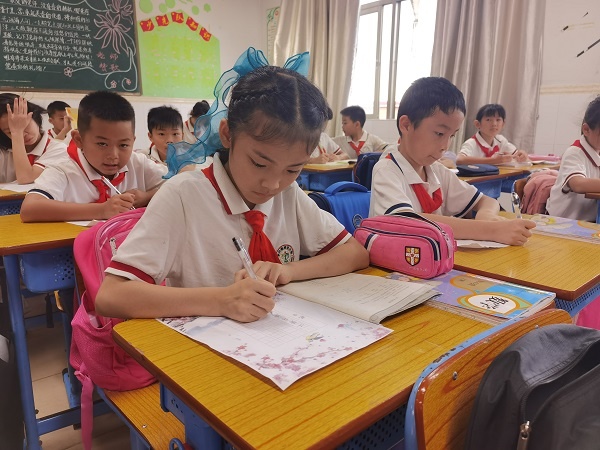 普通話誦百年偉業·規范字寫時代新篇