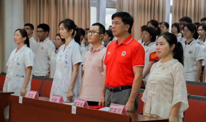 市僑中舉行2021—2022學(xué)年度紅十字會理事和青少年機(jī)構(gòu)換屆選舉大會