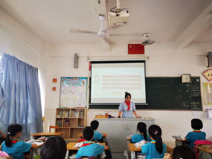 三民學校舉行“請黨放心，強國有我”主題班會