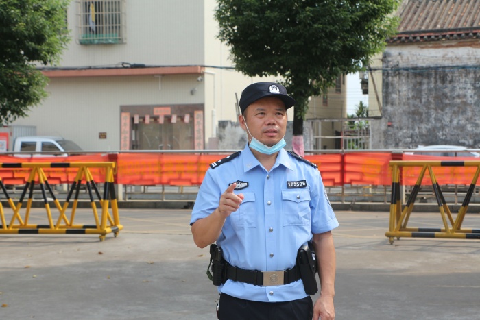 榮興派出所“送教上門”，求實(shí)學(xué)校開展“反恐防暴”應(yīng)急演練