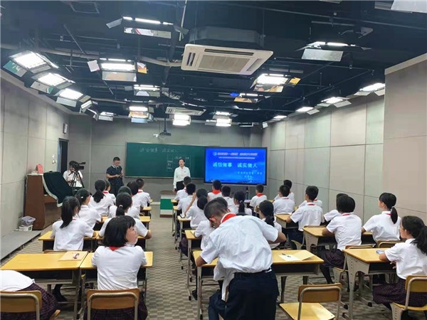 扎實推進財經素養教育 中山市一中師生亮相大灣區課堂
