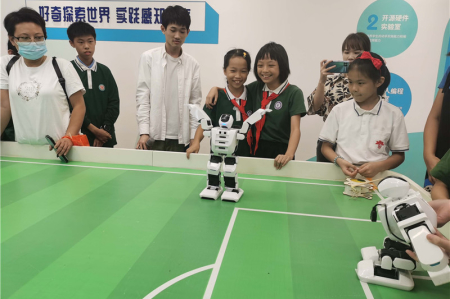開啟科技體驗之旅！新鰲嶺社區青少年科普實踐教育基地揭牌