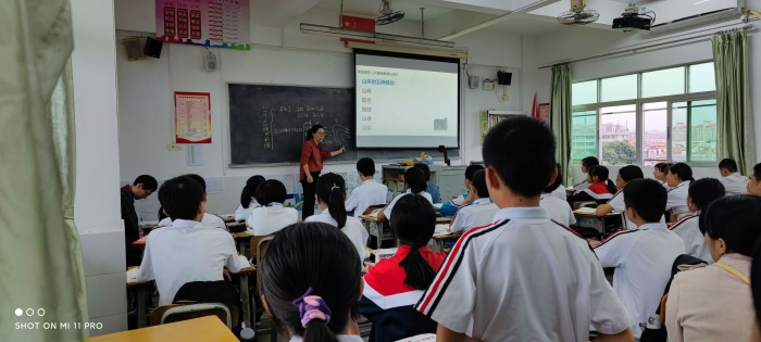 港口中學舉行港口鎮地理學科“同課異構”教研活動