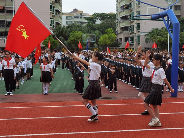 “紅領巾心向黨 爭做新時代好隊員”