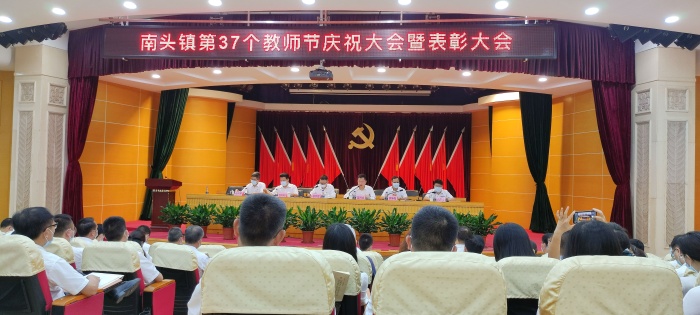 引路在腳下，追夢(mèng)向前方
