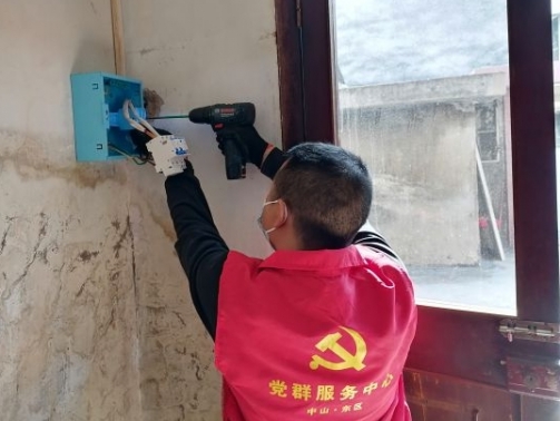 守護“近鄰”暖人心，這個社區(qū)為低保家庭化解用電用氣安全隱患