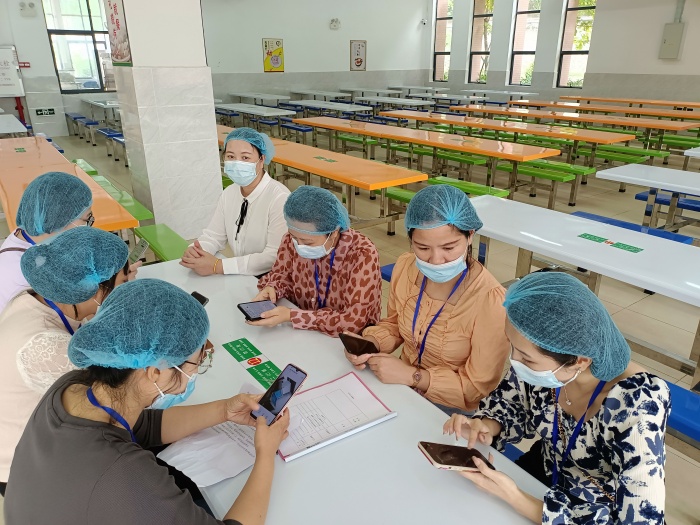 開發區第一小學：家長進校“赴宴”；共享快樂“食”光
