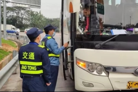 不按規定站點上下客，一客運車輛在坦洲受到處罰