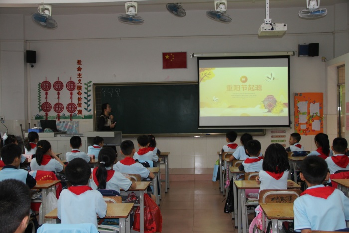 沙溪鎮(zhèn)云漢小學(xué)開展重陽節(jié)敬老主題班會(huì)