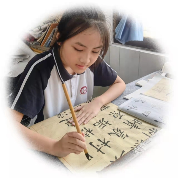 圖片一 薛凱勻同學練習書法掠影.jpg