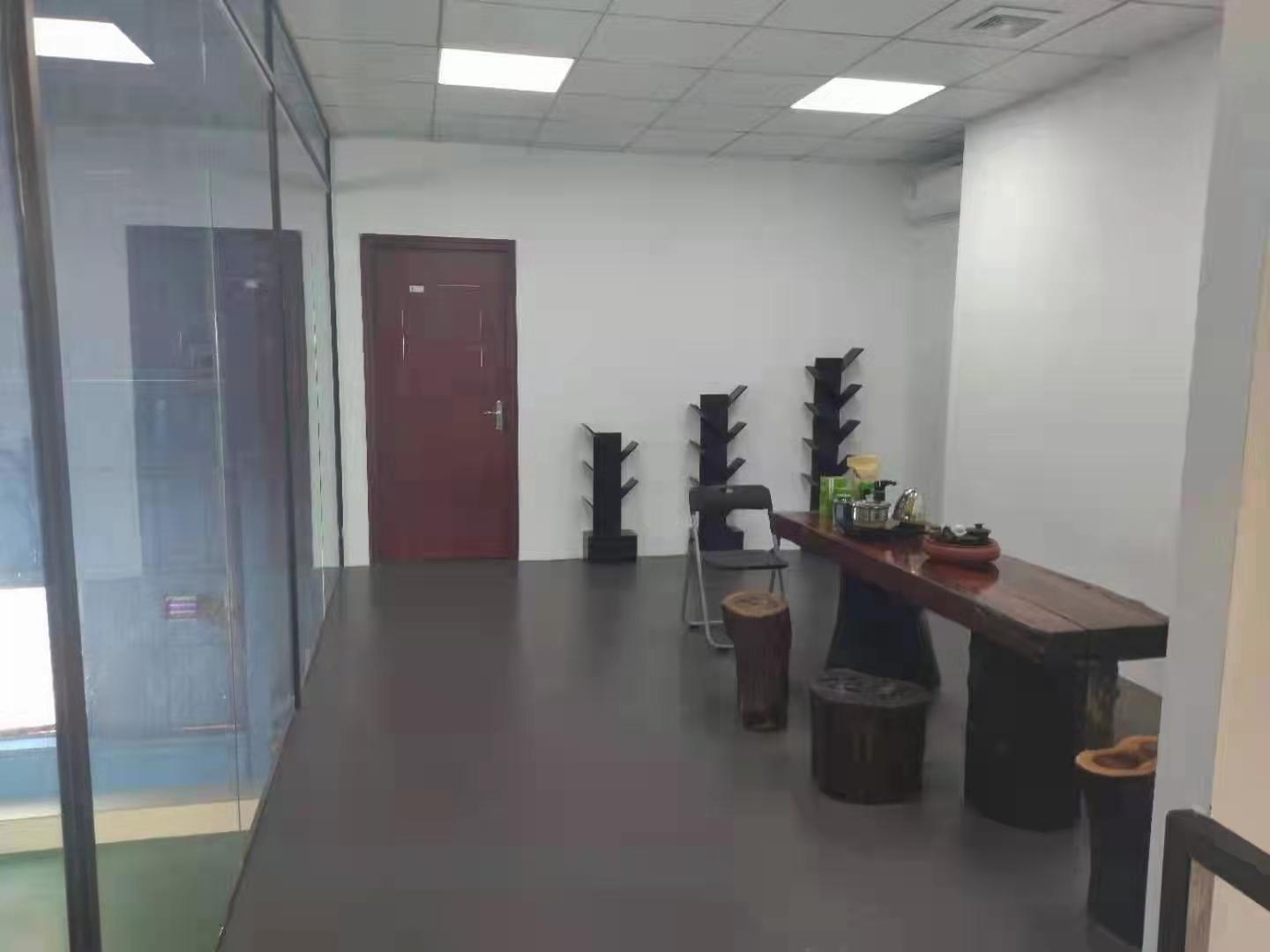 勵業羽毛球館