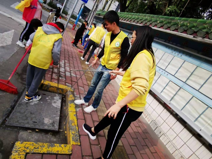 開發區第一小學:“弘揚雷鋒精神,共建文明火炬”志愿活動