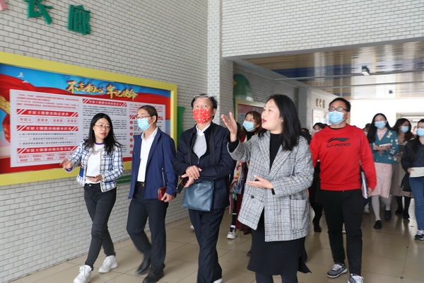 香暉園小學(xué)舉行“螢火蟲”班主任工作室交流活動(dòng)
