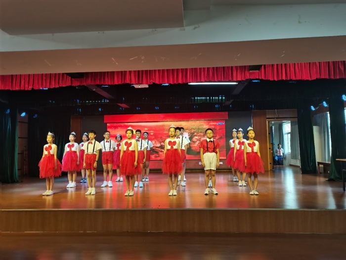 開發(fā)區(qū)二小舉行“黨的盛典，人民的節(jié)日”慶祝中國共產(chǎn)黨成立100周年系列主題活動之紅色經(jīng)典誦讀大賽