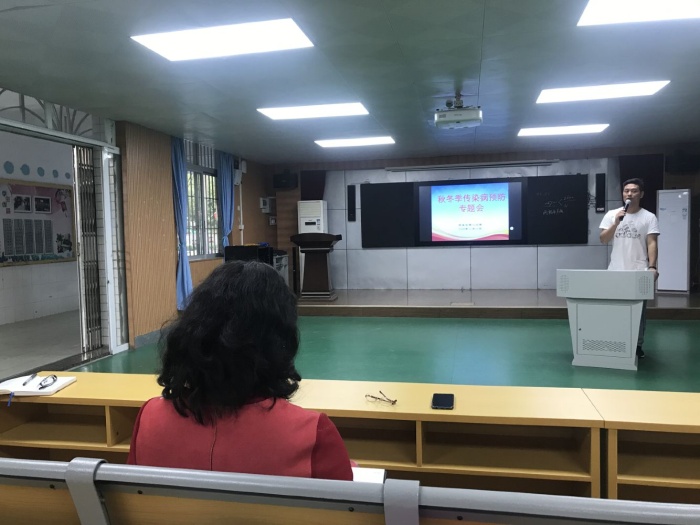 開發區二小舉行防疫應急演練及嘔吐物處置培訓