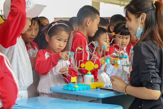博凱小學開展“博學玩樂，凱心向黨”數學、科技活動節