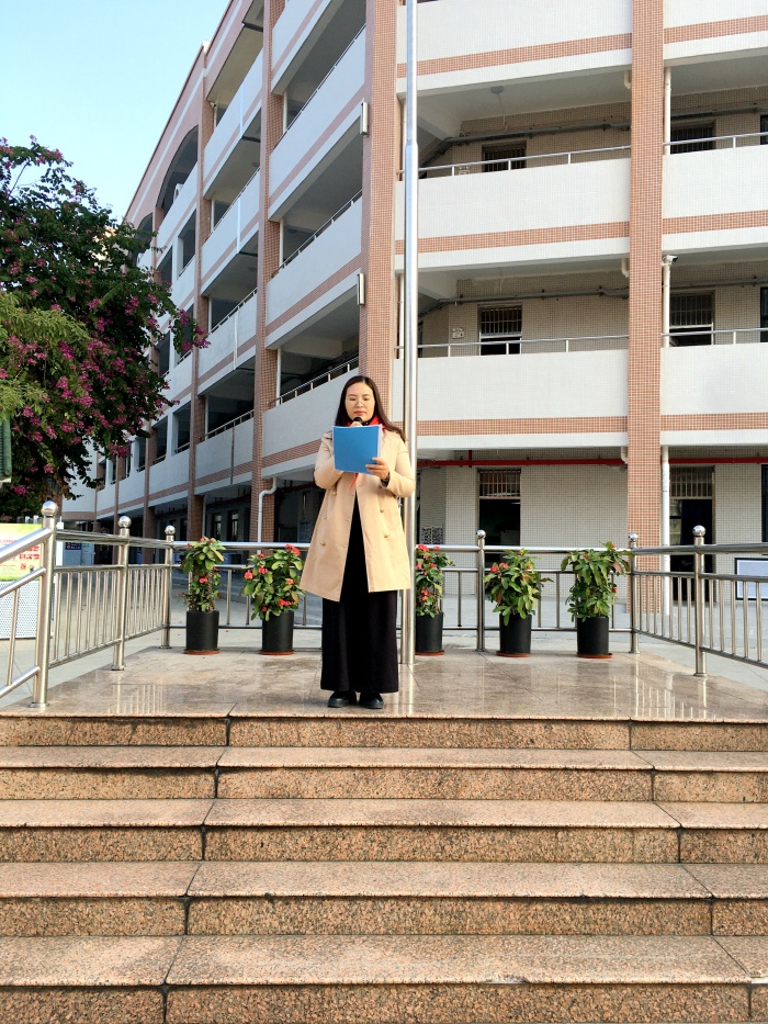 開發區第一小學：舉行“人道博愛，文明火炬”慈善萬人行捐款活動