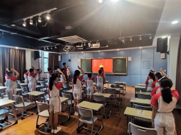 火炬開發(fā)區(qū)博凱小學(xué)召開復(fù)學(xué)后第一次少先隊(duì)干部會(huì)議