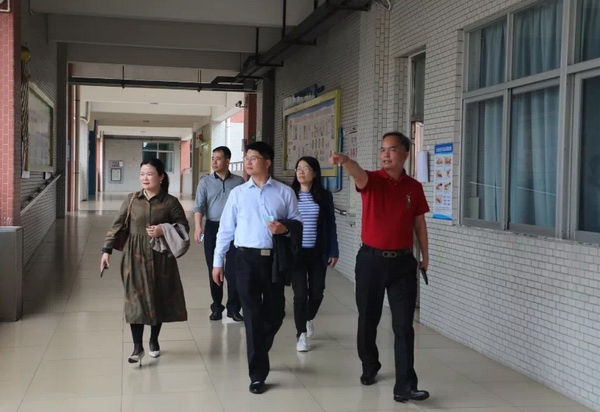 開發區香暉園小學迎接中國竹笛聯盟協會會長到校指導