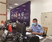 戶政窗口“老黃?！?暖心服務解民憂
