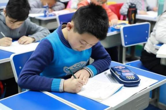 雙減繼續發威，“周中”上課或成歷史，小學生的快樂生活來了