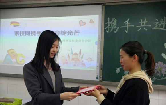 “家委會”是否應該取消？多的家長實名舉報，不能讓其肆意發展了