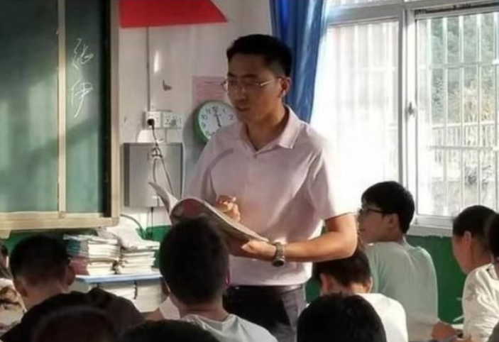 江西70多名教師集體辭職，背后的原因骨感且現實，鐵飯碗不香了
