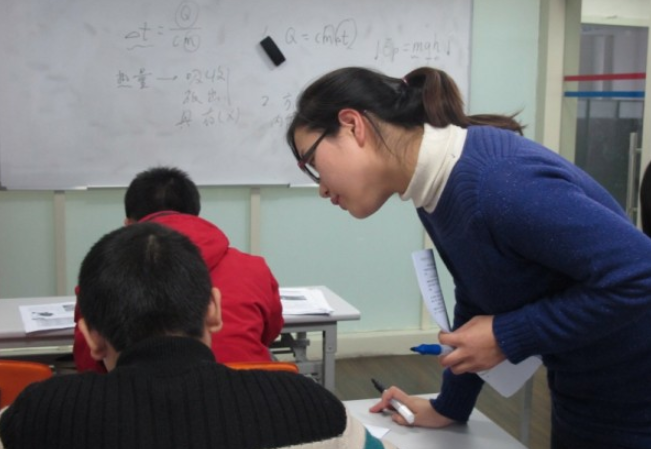 培訓機構(gòu)受限后，教師又開辟了“新財路”，家長乖乖把錢奉上