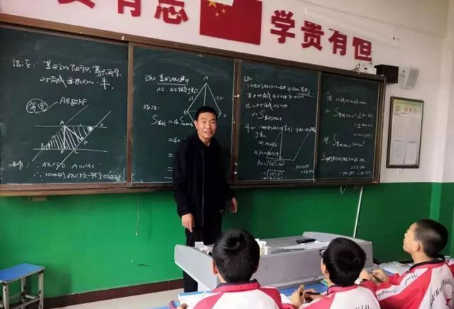 一下班就關(guān)機(jī)，你配當(dāng)老師嗎？家長的無理取鬧折射出教師的卑微