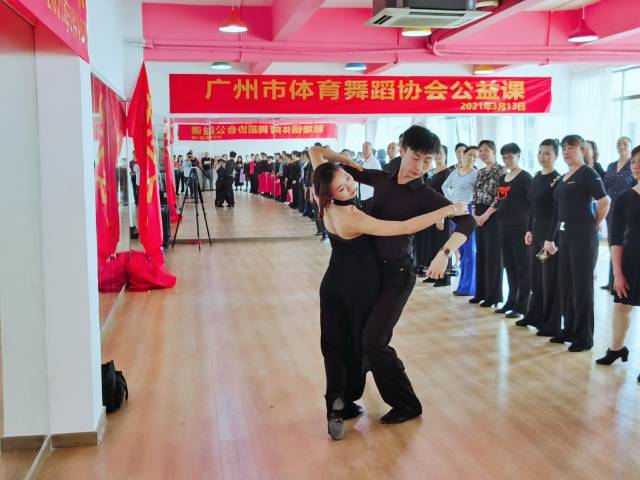 廣東<a href=http://www.bentong.net target=_blank class=infotextkey>塑膠跑道</a>維修