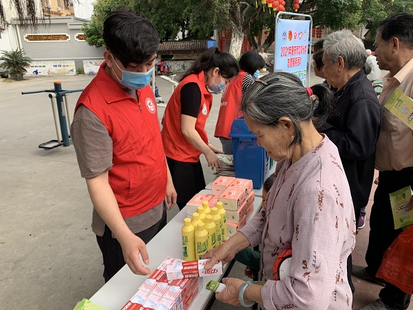 鼎湖區城管局開展“積極參與垃圾分類，攜手共享文明鼎湖”垃圾分類宣傳志愿活動（5）.jpg