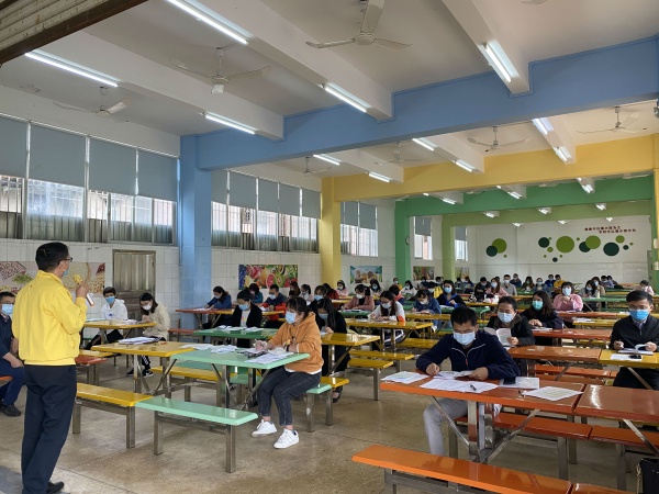 疫情防控不放松，春暖花開來擁抱