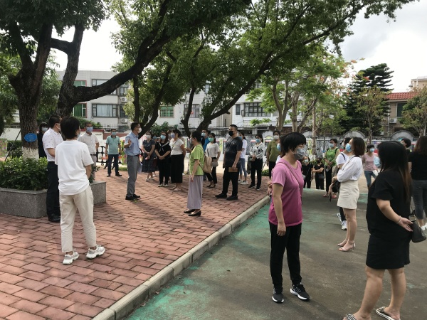 森林平嵐：花開疫散復(fù)課在即，家長(zhǎng)代表吃“定心丸”