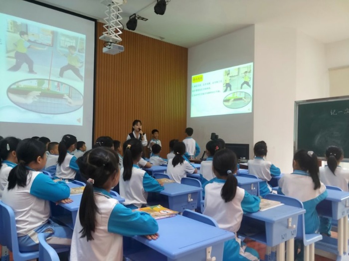 陽(yáng)光雍小：深入解教材 課堂更精彩