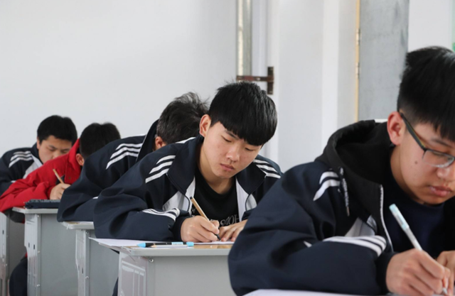 高考中，為什么要提前5分鐘發試卷？其中的深意你知道嗎