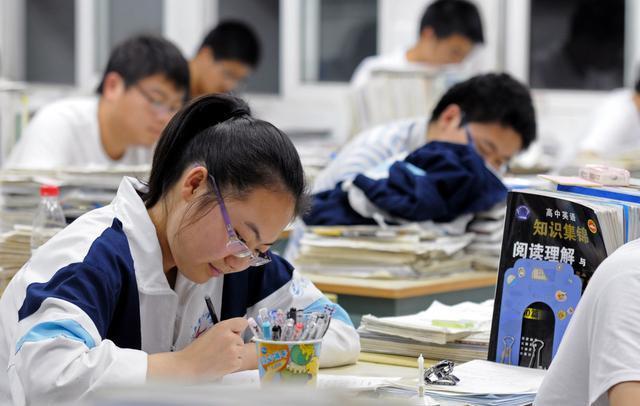 “取消文理分科”再被推上風(fēng)口浪尖，涉及7省份，學(xué)生福利來(lái)了