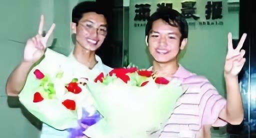 他是湖南高考狀元，考上北京師范大學卻不去，復讀一年中了狀元