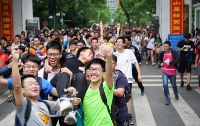 天津市教委最新通知，“高考移民”被徹底限制，有些家長已經慌了