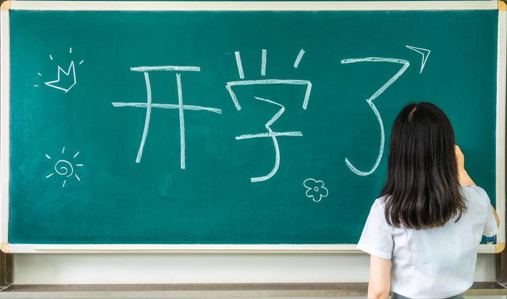 大一新生偷拍女學生被抓，湖北工大將其勸退，網友：心疼他父母