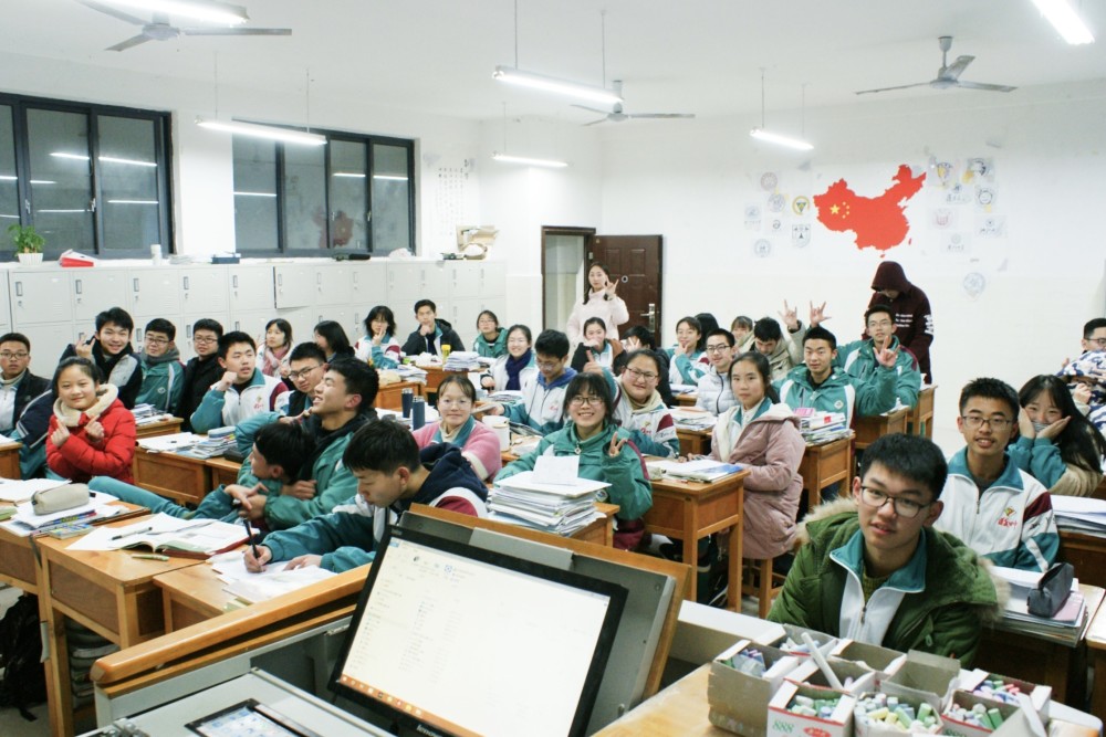 因為一次糟糕的求醫(yī)經(jīng)歷，高考669分的小鎮(zhèn)學(xué)子決定去學(xué)醫(yī)