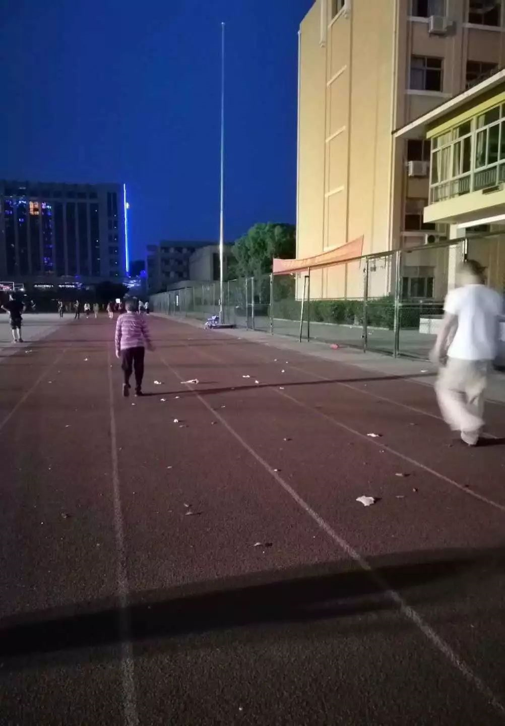 9所符合條件的城區學校的體育場地全部向社會開放。