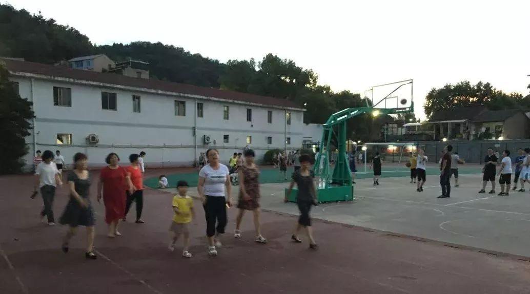 9所符合條件的城區學校的體育場地全部向社會開放。