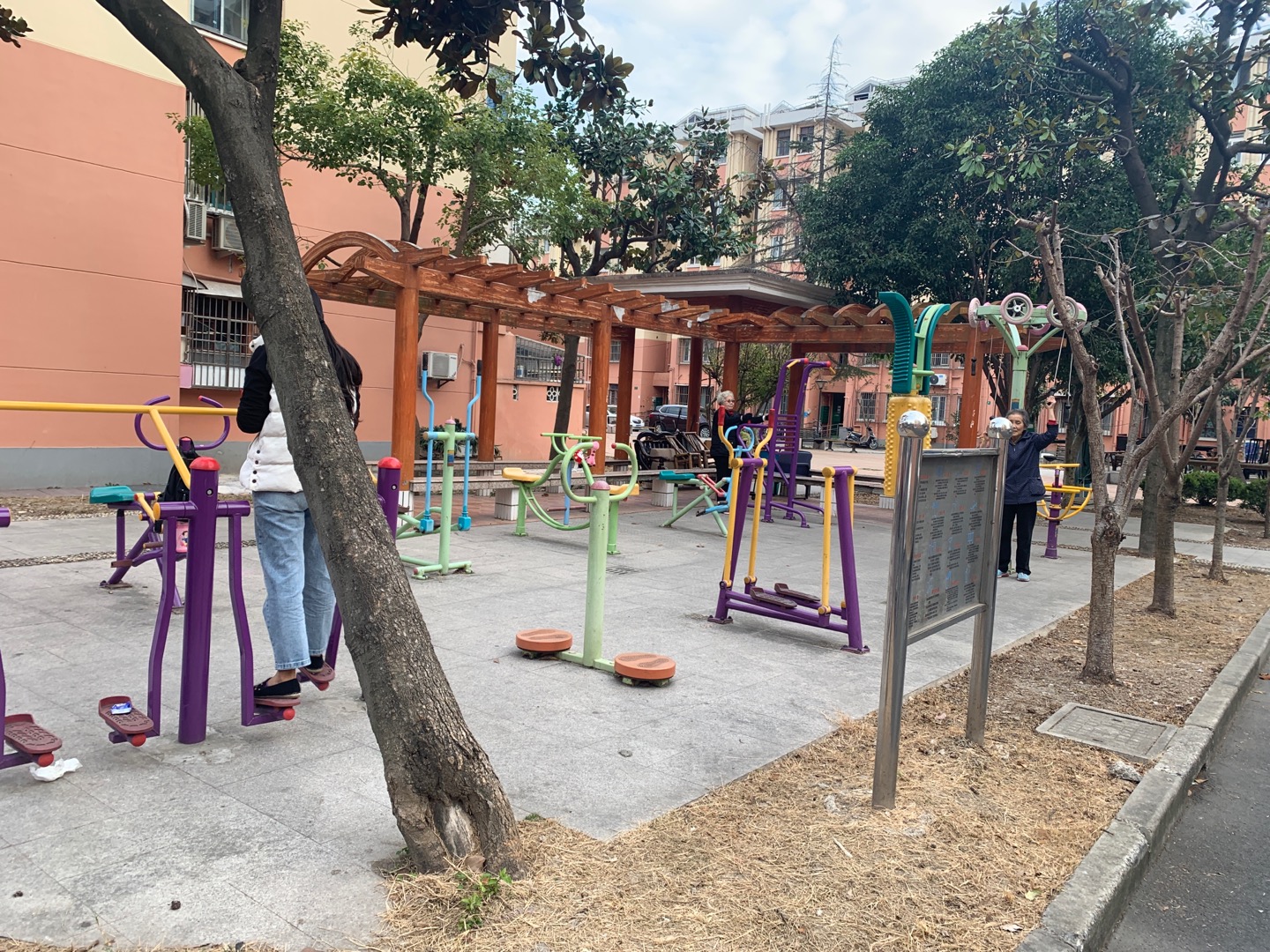 嚴中路388弄健身點