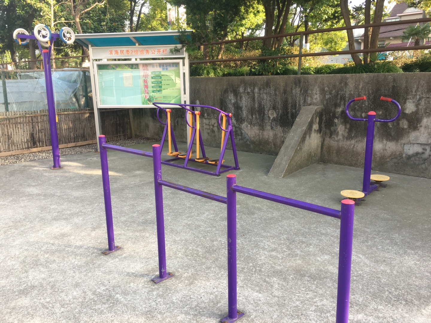 老港鎮濱海居民委員會創業村健身苑點 老港鎮濱海居民委員會創業村健身苑點